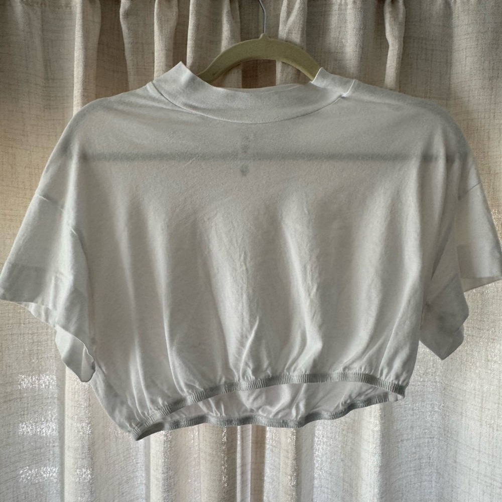 ALO Yoga White Cropped Tee